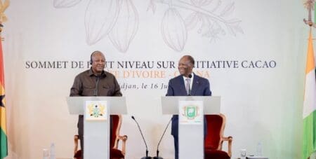 « La Côte d'Ivoire et le Ghana, premiers producteurs mondiaux de cacao, réaffirment leur volonté commune de défendre les intérêts de leurs planteurs et de bâtir ensemble un avenir plus prospère et plus durable pour la filière cacaoyère africaine », écrit le Président Alassane Ouattara sur son compte X.