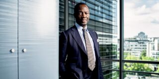 Ecobank Transnational Incorporated (ETI) vient de franchir une étape majeure dans son histoire actionnariale. Réuni à Lomé à l’occasion de la 38e Assemblée générale annuelle du groupe, le président du conseil d’administration, Papa Madiaw Ndiaye, a annoncé la finalisation de l’entrée de Bosquet Investments Limited au capital de la banque.