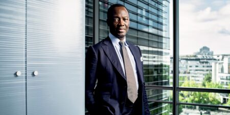 Ecobank Transnational Incorporated (ETI) vient de franchir une étape majeure dans son histoire actionnariale. Réuni à Lomé à l’occasion de la 38e Assemblée générale annuelle du groupe, le président du conseil d’administration, Papa Madiaw Ndiaye, a annoncé la finalisation de l’entrée de Bosquet Investments Limited au capital de la banque.