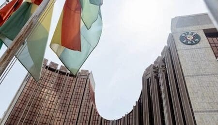 La Banque d'investissement et de développement de la CEDEAO (BIDC) franchit une étape majeure de son évolution avec l'entrée du Groupe de la Banque africaine de développement (BAD) dans son capital. Approuvée le 17 juin 2026 à Abidjan par le Conseil d'administration de la BAD, cette prise de participation de 30 millions de dollars marque la première ouverture du capital de la BIDC à une institution internationale de financement du développement.