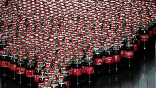 Coca-Cola Hellenic Bottling Company (HBC) prévoit d’investir 1,28 milliard de dollars en Égypte sur la période 2026-2030. L’annonce a été faite par son directeur général, Zoran Bogdanovic, à l’occasion de l’inauguration, le 7 juin dernier à Alexandrie, d’une nouvelle ligne de production de boissons.