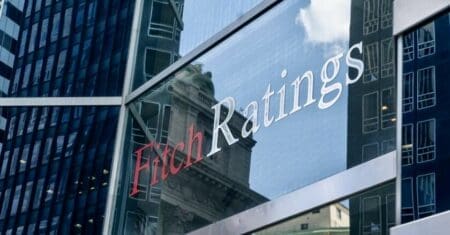 Fitch a fondé son évaluation sur une dynamique de croissance de l’économie ivoirienne : Après une progression de 6,5% du PIB en 2025, la croissance s’établirait à 6,3% cette année. A ce niveau de performance, fait remarquer Fitch, la Côte d’Ivoire affiche le double du taux médian des pays notés « BB ».