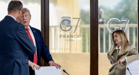 Dans une vidéo filmée avec son téléphone, Georgia Meloni se dit“"consternée". ” La Première ministre italienne a réagi ce vendredi 19 juin aux propos de Donald Trump diffusés par une chaîne télévisée italienne. Le président américain a affirmé à La7 que Georgia Meloni l'avait "supplié" ”de prendre une photo avec lui en marge du sommet du G7 en France, selon une retranscription d'une interview téléphonique publiée par la chaîne, qui n'a pas diffusé l'enregistrement audio original.