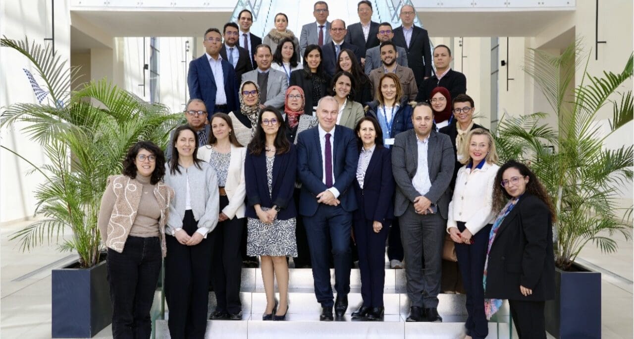 Maroc | ESG : HEC Paris et l’UM6P lancent une formation stratégique pour transformer la gouvernance publique HEC Paris et l’UM6P lancent le certificat «Piloter la transformation ESG des Entreprises et Établissements Publics (EEP)», une formation conçue à l’initiative de l’Agence Nationale de Gestion Stratégique des Participations de l’État et de suivi des performances des établissements et entreprises publics (ANGSPE).