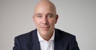 Le marché des fusions-acquisitions au Moyen-Orient a enregistré 196 transactions au premier trimestre 2026, pour une valeur totale de 23,3 milliards de dollars, selon le dernier rapport publié par Ansarada. Un chiffre en baisse par rapport à la même période en 2025, où 207 opérations avaient été conclues pour une valeur de 31,3 milliards de dollars. Malgré ce recul, la région conserve une activité soutenue, portée par des investissements structurants et des stratégies souveraines de long terme.