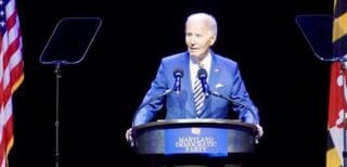 Dans un discours prononcé ce week-end, Joe Biden s'est attaqué à Donald Trump, le qualifiant notamment de “"perdant"” ("loser"). Une intervention au cours de laquelle l'ancien président américain a évoqué les récentes initiatives de son successeur, et a dressé un portrait de lui au vitriol, le décrivant comme un homme incompétent, corrompu et vaniteux.