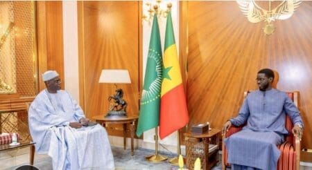 Sénégal | Nouvelle équipe ministérielle : Diomaye Faye gouvernera sans Sonko Le président sénégalais Bassirou Diomaye Faye a nommé lundi un nouveau gouvernement marqué par l’absence totale du Pastef, la formation politique dirigée par Ousmane Sonko. L’annonce a été faite par le nouveau Premier ministre, Ahmadou Al Aminou Mohamed Lô, chargé de conduire une équipe de 30 ministres.
