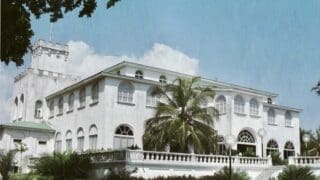 C’est une première qui marque les esprits au Togo. Le Palais de Lomé vient d’accueillir l’exposition inaugurale du Toyota Tsusho CFAO African Art Award, une initiative portée par CFAO et Toyota Tsusho Corporation (TTC) pour mettre en lumière la création contemporaine africaine.