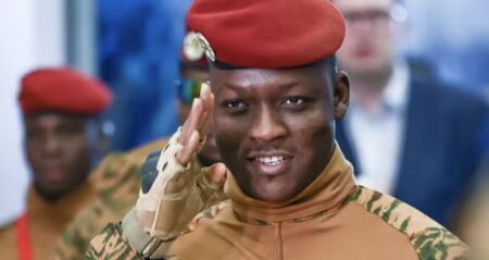 C'est un véritable tournant stratégique pour le Burkina Faso. Face au défi historique de la fracture énergétique qui pénalise son développement économique et social, l'État burkinabè voit grand, très grand. Le pays vient de formaliser une feuille de route financière et technique colossale : mobiliser la somme de 6 235 milliards de francs CFA (soit environ 10,39 milliards de dollars US) afin de métamorphoser son paysage énergétique à l'horizon 2030.
