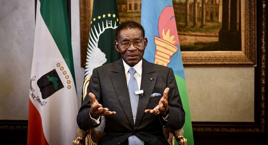 L'ensemble du cabinet a démissionné alors que le gouvernement tente de relancer les projets de développement en retard dans ce pays riche en pétrole. Malgré des décennies de revenus pétroliers, la Guinée équatoriale n'est pas parvenue à une croissance économique généralisée ni à une diversification réussie.