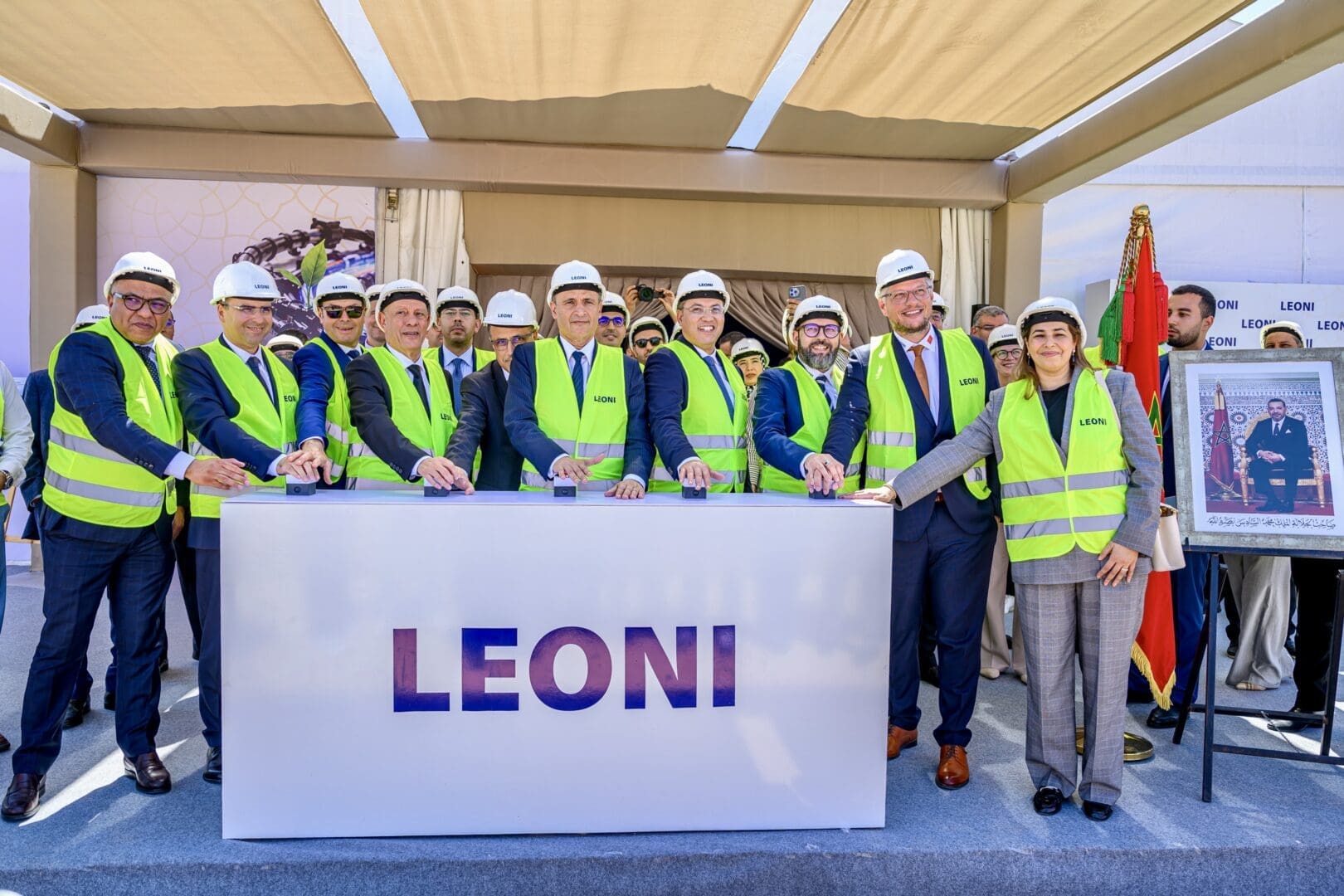 Industrie | LEONI investit 640 millions DH à Bouskoura : un méga-site qui consolide le Maroc comme hub automobile mondial C’est un nouveau signal fort adressé à l’industrie automobile mondiale. LEONI a officiellement lancé les travaux de sa future unité industrielle à Bouskoura, un projet structurant évalué à 640 millions de dirhams.