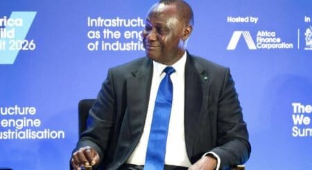 Africa Finance Corporation (AFC) a annoncé, jeudi 4 juin à Lagos, la clôture d’un prêt syndiqué de 2 milliards de dollars, un montant inédit dans l’histoire de l’institution. Initialement fixé à 1,6 milliard de dollars, le financement a finalement été relevé de 400 millions de dollars face à une demande largement supérieure aux attentes de la part des banques internationales.