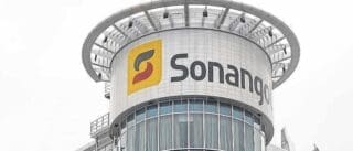 La compagnie pétrolière publique angolaise Sonangol a finalisé un financement de 2,65 milliards de dollars auprès d’un consortium composé de quatre banques étrangères. L’information a été confirmée mardi 16 juin par un porte-parole de l’entreprise à Reuters.