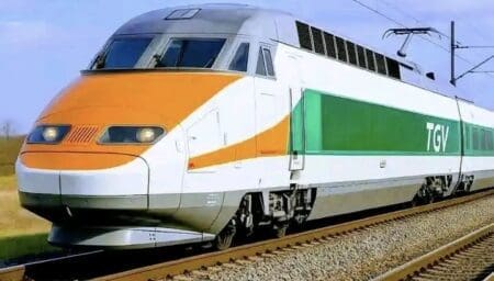 La Côte d’Ivoire veut entrer dans le cercle des nations dotées d’un réseau ferroviaire à très grande vitesse. Le futur TGV ivoirien reliera Abidjan à Ferkessédougou sur un corridor de 640 kilomètres, en passant par Yamoussoukro, Bouaké et Korhogo.