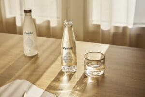 Castalie et SEVAM annoncent la mise en place d’un partenariat industriel stratégique visant la fabrication locale de bouteilles en verre réutilisables destinées au marché de l’hôtellerie, de la restauration et des entreprises.