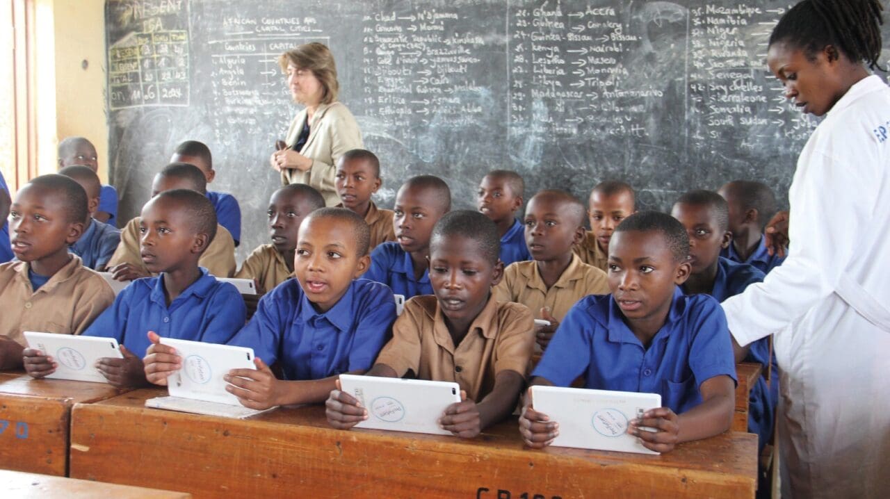 L’Ethiopie et le Rwanda investissent massivement dans l’éducation et la formation malgré des contraintes démographiques importantes.