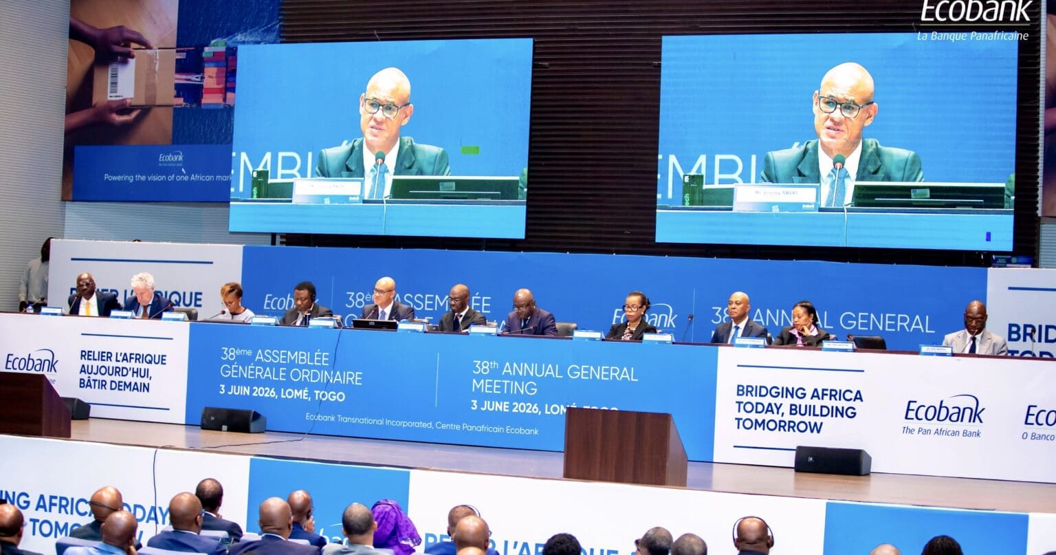 A la différence d’obligations vertes classiques (green bonds), les « nature-bonds » canalisent directement les financements vers les entreprises et les communautés dont les activités impactent directement l’environnement. Les fonds mobilisés par Ecobank iront au soutien de petits exploitants adoptant des pratiques agricoles durables, des entreprises de transformation agricole dotées dont le processus de production n’est pas impliqué dans la déforestation, ainsi que des infrastructures hydriques protégeant les écosystèmes d’eau douce.