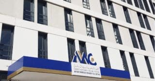 Dans le cadre de ses initiatives visant à dynamiser le marché boursier et à optimiser le processus de formation des cours lors des introductions en bourse, l’Autorité Marocaine du Marché des Capitaux (AMMC) révise à la hausse le seuil de variation maximale applicable aux titres nouvellement admis à la cote de la Bourse des valeurs de Casablanca.