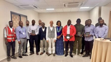 Côte d’Ivoire | Technologies : Météo-France International distingue cinq entreprises ivoiriennes engagées dans le projet VIGICLIMM Le jeudi 9 juillet, au siège de la SODEXAM à Abidjan, Météo-France International (MFI) a organisé la cérémonie officielle de remise des trophées partenaires VIGICLIMM. Cette distinction récompense plusieurs entreprises ivoiriennes dont l'expertise technique a contribué à la réalisation du projet VIGICLIMM, un vaste programme de modernisation de la Direction de la Météorologie nationale de Côte d'Ivoire.