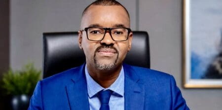 Togo | Nomination : le banquier tchadien Adam Moussa Adoum prend la tête de la filiale d’Attijariwafa Bank Attijariwafa Bank poursuit sa stratégie de promotion interne. Le groupe bancaire marocain a désigné le Tchadien Adam Moussa Adoum au poste de Directeur général de sa filiale togolaise, la Banque Internationale pour l'Afrique au Togo (BIA-Togo). Sa nomination a été approuvée le 30 juin 2026 par le conseil d'administration de l'établissement. Cette décision illustre la volonté du groupe de s'appuyer sur des dirigeants issus de son propre vivier de compétences pour accompagner son développement sur le continent. Avant cette promotion, Adam Moussa Adoum occupait les fonctions de Directeur général adjoint d'Attijari Bank Tchad. Il avait également participé, depuis Casablanca, à la mise en place de cette filiale tout en coordonnant les activités du groupe en Afrique centrale, acquérant ainsi une connaissance approfondie des marchés bancaires de la région.