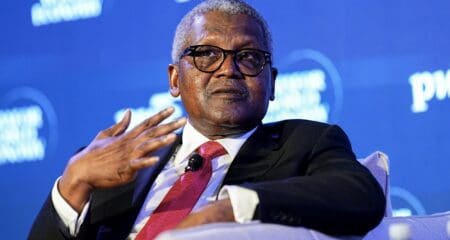 Administratrice de la Fondation Dangote, celle-ci a révélé, mardi 28 juillet, dans un entretien accordé à Bloomberg, que son père avait prévu de consacrer un tiers de sa fortune à des actions philanthropiques. Selon elle, cette disposition figure explicitement dans le testament du milliardaire nigérian. Halima Dangote a également précisé que ses sœurs ainsi que leur grand-mère avaient signé un document attestant avoir pris connaissance de cette décision, soulignant ainsi son caractère officiel et pleinement assumé.
