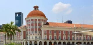 Angola | Réserves de change : le yuan admis dans la cagnotte des banques L’initiative de la Banque centrale angolaise est inédite sur le continent. Il s’agit d’une première car, jusqu’à présent, ce sont les banques centrales africaines qui signent des accords de swap avec la Banque centrale de Chine.