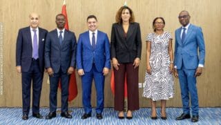 Le Bénin et le Maroc ont signé, mardi 21 juillet à Cotonou, quatorze accords de coopération à l'occasion de la 7ᵉ session de leur Commission mixte. Si le communiqué conjoint ne détaille pas le contenu de ces textes, les discussions entre les deux délégations ont couvert un large éventail de domaines, allant des échanges économiques et commerciaux à la promotion des investissements, en passant par la coopération universitaire, la culture, la mobilité des personnes et la concertation sur les grands dossiers régionaux et internationaux.