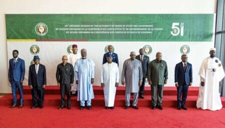 Énergie | La CEDEAO officialise son soutien au gazoduc Nigeria-Maroc : un projet énergétique de 25 milliards de dollars Ce projet au caractère géopolitique indiscutable, est conçu pour transporter jusqu'à 30 milliards de mètres cubes de gaz naturel par an du Nigéria et de l'Afrique de l'Ouest à travers 13 pays d'Afrique de l'Ouest jusqu'au Maroc, rappelle une déclaration conjointe de l’Office marocain des hydrocarbures et des mines ONHYM et de la compagnie pétrolière nationale nigériane NNPC.