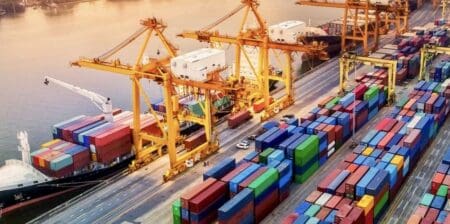 Chine-Afrique | Commerce : les échanges battent des records, mais le déficit africain atteint des sommets Le déficit énorme africain vis-à-vis de la Chine réside moins dans les barrières douanières que dans la faiblesse des capacités industrielles africaines et le manque de transformation locale des ressources naturelles.