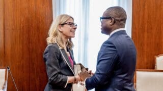 Bénin | Banque mondiale : la nouvelle génération des partenariats Le cadre s'articule autour de trois piliers : une main-d'œuvre mieux formée et en meilleure santé, l'accès aux infrastructures, et une transformation portée par le secteur privé. Un fil conducteur les relie, l'emploi.