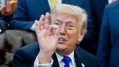 Monde | Enquête : comment la Chine a pris l’avantage sur les Etats-Unis dans l’opinion mondiale L’information a de quoi surprendre tant le rêve américain a longtemps incarné, aux yeux d’une grande partie du monde, un modèle de réussite et d’attractivité. Pourtant, selon une nouvelle enquête du Pew Research Center, reprise mercredi 15 juillet par The Washington Post, la Chine bénéficie désormais d’une image plus favorable que les Etats-Unis dans une large partie du globe. Un basculement qui témoigne d’une érosion de l’influence américaine, tandis que Pékin améliore progressivement sa perception à l'international.