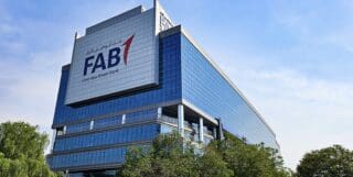 Le plus grand établissement bancaire des Émirats arabes unis s'apprête à franchir une étape majeure de son développement africain. First Abu Dhabi Bank (FAB) a remporté le litige qui l'opposait depuis près de dix ans au groupe sud-africain FirstRand concernant l'utilisation d'une marque jugée similaire.