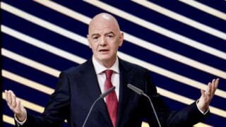 "L'administration de la Fifa explore l'idée de réunir tous les droits commerciaux - la diffusion, le sponsoring, la billetterie, l'octroi de licences - avec la mise en œuvre opérationnelle de ses tournois à travers la création de la Fifa Forward Enterprise (FFE)", précise le communiqué de l'instance qui gère le foot mondial.