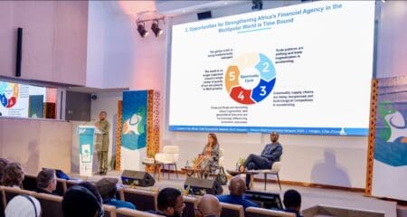 La conférence s'achève, mais le message se veut durable. Pendant trois jours, à Abidjan, économistes, décideurs politiques et représentants des grandes institutions internationales n'ont cessé de marteler une même idée : dans un monde où les rapports de force se redessinent, l'Afrique ne peut plus se contenter de s'adapter. Elle doit désormais imposer sa propre trajectoire.