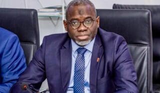 Conakry a déjà déployé un dispositif afin de fiscaliser les transactions (via la TVA) qui transitent par les plateformes numériques. Un décret du 21 mai dernier a en effet instauré une « redevance de conformité numérique » (RCN), prélevée entre 1,5 % et 7 % selon les catégories de services, sur les plateformes étrangères.
