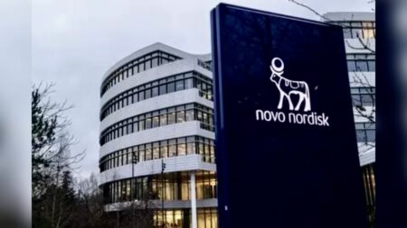 Afrique du Sud | Industrie pharmaceutique : Novo Nordisk va lancer une copie autorisée d’Ozempic L'effet d'Ozempic sur le traitement de l'obésité l'a largement détourné de son utilisation originelle. Un peu partout dans le monde, et surtout dans les pays développés, ce médicament est massivement prescrit par les médecins aux personnes désirant perdre du poids, entraînant constamment des ruptures de stock de ce produit destiné aux diabétiques.