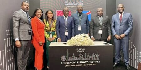 RDC | Anti-blanchiment : Kinshasa se connecte au groupe Egmont Le Groupe Egmont organise l'échange sécurisé d'informations entre les cellules de renseignement financier, sur demande ou de manière spontanée, lorsque des virements internationaux sont considérés comme suspects. Pour la CENAREF, l'accès à ce dispositif lui permet de solliciter directement ses homologues étrangers afin de suivre des transferts complexes. Il s’agit par exemple des capitaux partis de Kinshasa vers Dubaï, considérée comme une « machine à laver » mondiale, puis réorientés vers un compte bancaire en Europe.