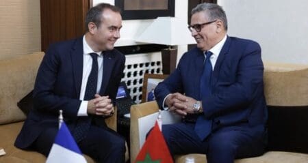 Maroc-France | Nouveau cap : Rabat et Paris consolident leur partenariat par une série d’accords stratégiques Le Maroc et la France entendent donner un nouvel élan à leur relation bilatérale. Ouverte jeudi à Rabat sous la coprésidence du Chef du gouvernement, Aziz Akhannouch, et du Premier ministre français, Sébastien Lecornu, la 15ᵉ Réunion de Haut Niveau (RHN) marque le retour d'un mécanisme de concertation suspendu depuis 2019 et symbolise la normalisation désormais assumée des relations entre les deux partenaires.