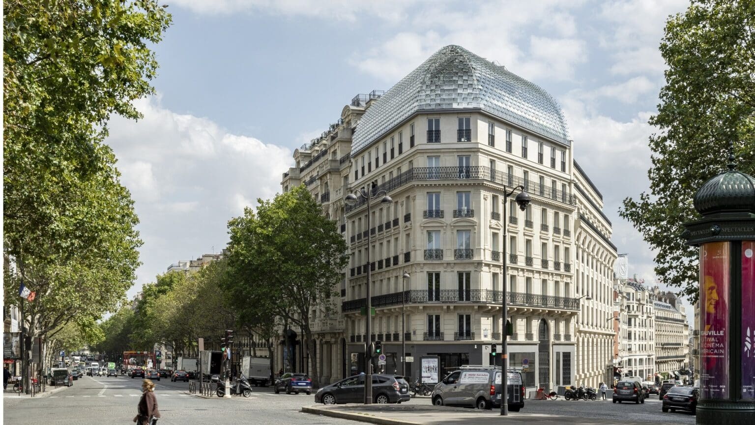 Lazard est connu pour être l’un des grands spécialistes mondiaux des restructurations de dettes souveraines. Et il a une expérience africaine plutôt solide. Le cabinet a conseillé entre autres, la Zambie et le Ghana dans la gestion de leurs crises de dette, ainsi que le Tchad et le Mozambique. Sa réputation dans ce domaine suffit donc à alimenter les spéculations dans le microcosme dakarois sur les options étudiées par le gouvernement, qu’il s’agisse d’un rééchelonnement, d’un reprofilage ou d’une restructuration plus large.
