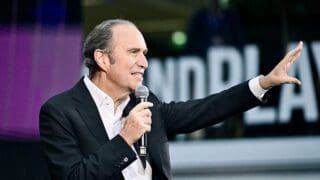 Télécommunications | Actionnariat : Xavier Niel s’offre Vodafone et renforce son pari sur l’Afrique Xavier Niel franchit une nouvelle étape dans la construction de son empire des télécommunications. Le 10 juillet, Vega, la holding d’investissement détenue par le groupe familial Niel, a signé un accord contraignant avec Emirates Telecommunications Group (e&) pour acquérir l’intégralité de sa participation dans Vodafone Group.