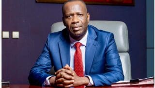 L’objectif des autorités monétaires de la CEMAC est de limiter les coûts dus au passage par le dollar ou l’euro dans les échanges avec l’empire du Milieu. La Chine est devenue le premier partenaire commercial des Etats membres de la CEMAC, mais dans les transactions, leurs opérateurs utilisent essentiellement le dollar ou l’euro, en supportant les coûts liés au change avec la devise chinoise.