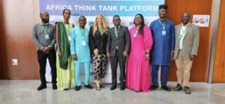 Afrique | Politiques publiques : 50 millions de dollars pour muscler les think tanks du continent La visite s'inscrit dans le démarrage de l'African Think Tank Platform (ATTP), une initiative quinquennale lancée en mai 2026 et dotée d'un financement de 50 millions de dollars du Groupe de la Banque mondiale. Parmi les 13 institutions retenues figure IPAR Think Tank, structure basée au Sénégal et active dans près de onze pays d'Afrique de l'Ouest.