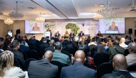 Rwanda | Finance climat : Kigali accueillera en octobre le sommet des marchés africains du carbone Sous l'impulsion de l'Article 6 de l'Accord de Paris, les pays africains passent de la préparation à l'exécution. L'Union africaine déploie son Plan d'action sur les marchés du carbone, le Ghana construit un portefeuille de projets assorti de systèmes d'autorisation, et AUDA-NEPAD pousse ses principes sur la gouvernance, la transparence et le partage des bénéfices avec les communautés.