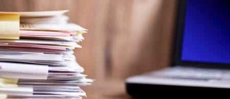L'entente ne constitue pas automatiquement une infraction réprimandable. Elle peut être licite dans certaines circonstances. Par ailleurs, même dans les cas d'entente illicite, le droit de la concurrence prévoit un mécanisme d'« autorévélation » permettant une exonération totale ou partielle des sanctions pécuniaires en ayant recours au mécanisme de la clémence. Il s'agit d'un mécanisme prévu par la législation relative à la concurrence
