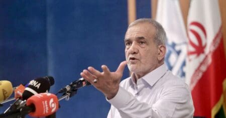 Moyen-Orient | « En position de force » : le président iranien dit qu’il est temps de mettre fin à la guerre "Il vaut mieux mettre fin à la guerre maintenant, alors que nous sommes en position de force et dans la dignité, que le monde entier reconnaît notre victoire et souligne que les Etats-Unis ont attaqué nos écoles, nos hôpitaux et nos infrastructures en violation de toutes les règles, et qu’ils sont détestés à travers le monde", a-t-il déclaré lors d’une rencontre avec des médecins. "Le monde entier reconnaît notre victoire et souligne que les Etats-Unis ont attaqué nos écoles, nos hôpitaux et nos infrastructures en violation de toutes les règles", a-t-il ajouté, "ils sont détestés à travers le monde."