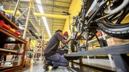 Finance verte | Efficacité énergétique : la Suède renforce le fonds Africa Go Green avec 20 millions de dollars « L'efficacité énergétique est l'un des moyens les plus concrets de réduire les émissions tout en diminuant les coûts », souligne Gunilla Nilsson, directrice des investissements et responsable Énergie et Climat chez Swedfund, qui cite parmi les solutions visées une cuisson plus propre, des logements et des transports plus économes en énergie.