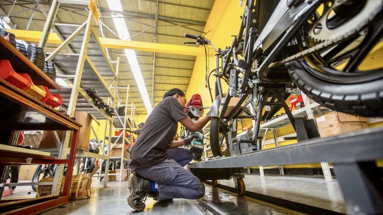 Finance verte | Efficacité énergétique : la Suède renforce le fonds Africa Go Green avec 20 millions de dollars « L'efficacité énergétique est l'un des moyens les plus concrets de réduire les émissions tout en diminuant les coûts », souligne Gunilla Nilsson, directrice des investissements et responsable Énergie et Climat chez Swedfund, qui cite parmi les solutions visées une cuisson plus propre, des logements et des transports plus économes en énergie.