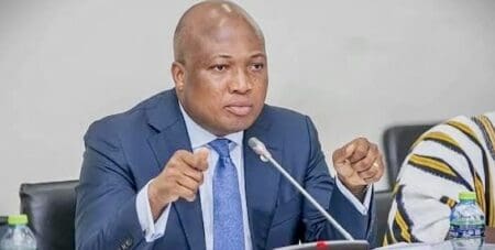 Les articles de presse évoquant ce don l'attribuaient à une interview du président du conseil d'administration de MTN, le Dr. Ishmael Yamson. Or, précise le ministère, la position du gouvernement avait été communiquée directement au président du conseil et au directeur général de l'opérateur lors d'une rencontre avec le ministre des Affaires étrangères, Samuel Okudzeto Ablakwa, le 14 août 2026.