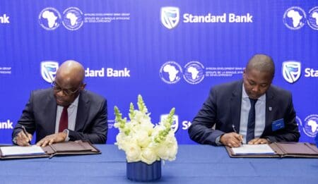 Afrique du Sud | Finance : une obligation sociale inédite de 5,4 milliards de rands pour financer les PME La facilité prend la forme d'un titre FLAC (Financial Loss-Absorbing Capacity), une classe de dette introduite en janvier 2026 par la South African Reserve Bank dans le cadre de la mise en place progressive d'un régime de résolution bancaire. Émis sous la forme d'une obligation sociale cotée à la Bourse de Johannesburg (JSE), c'est le premier instrument FLAC de Standard Bank Group dont le produit est destiné à des projets sociaux.
