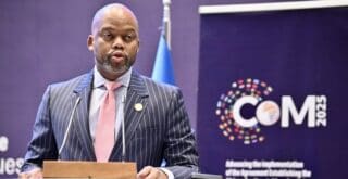 Le projet doit être porté par AfriTrade CMP, filiale de Bergmans, et vise à numériser les procédures douanières, harmoniser les formalités aux frontières et assurer le suivi en temps réel des marchandises à travers le continent. L'accord intervient après la signature, début août à Lagos, d'un protocole d'entente en marge du Digital Trade Forum.
